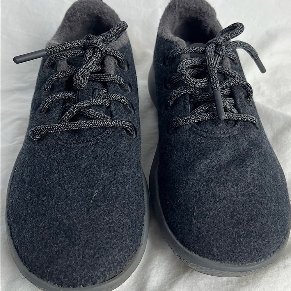Allbirds Classic Wool Runner Sneaker Dark Gray Size 8.